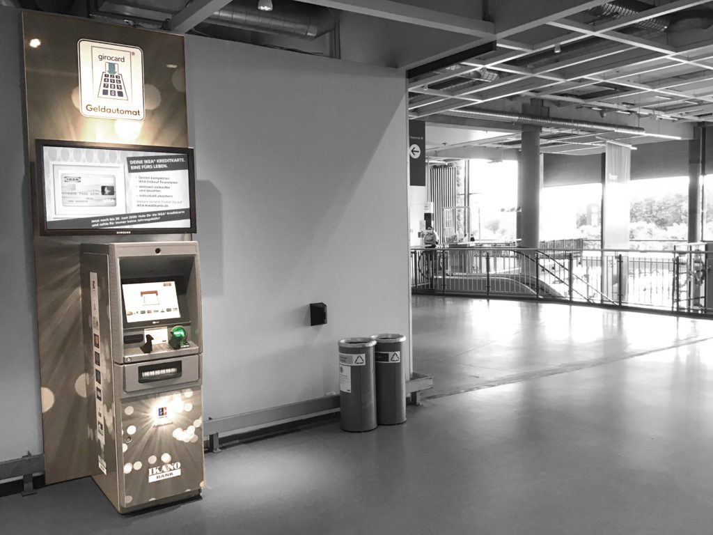 Abbildung - Euronet betreibt Geldautomaten für IKANO Bank im IKEA Ottobrunn bei München