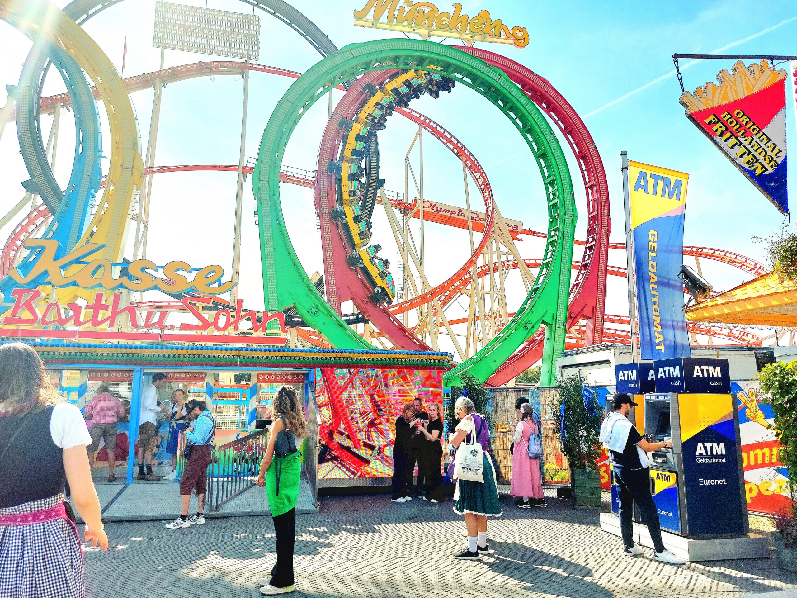 Abbildung - Euronet-Geldautomat auf dem Oktoberfest, gut versorgt mit Bargeld